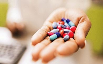 Đi tiểu buốt uống thuốc gì? Làm gì và ăn gì?