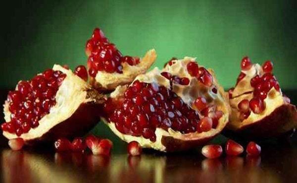Dùng vỏ quả lựu chữa bệnh trĩ