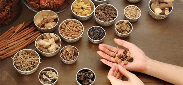 Chữa viêm lộ tuyến cổ tử cung bằng đông y
