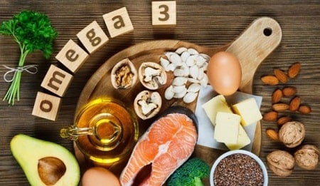 Thành phần Omega 3 chứa nhiều trong cá hồi, bơ, dầu thực vật,... có tác dụng thúc đẩy hồi phục tế bào lành tính