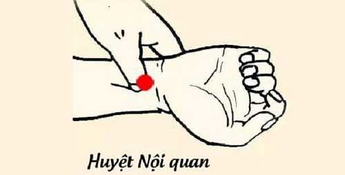 Bấm huyệt nội quan chữa xuất tinh sớm 