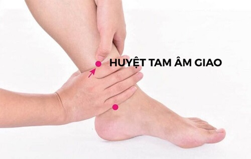  Bấm huyệt Tam âm giao