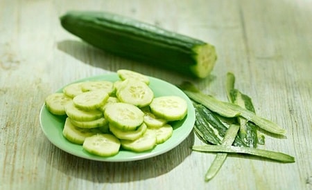 Làm sao để cô bé hồng hào và se khít trở lại? - Dùng dưa leo