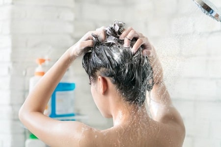 Sau đình chỉ thai được tắm gội không?