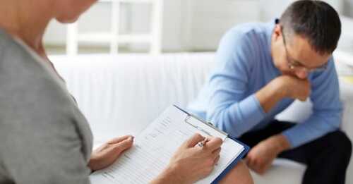 Thăm khám, sử dụng thuốc bôi đúng cách, đúng hướng dẫn của bác sĩ