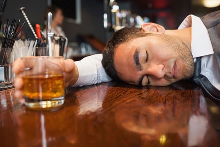 Tác hại của việc ngày nào cũng uống bia rượu ? 