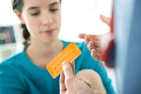 Uống thuốc tránh thai gây rối loạn kinh nguyệt phải làm sao ?