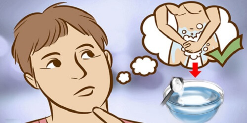 Có thể vệ sinh dương vật bằng nước muối.