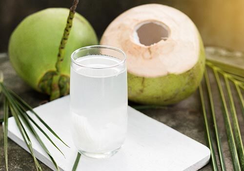 Bệnh nhân bị viêm bàng quang nên uống nước dừa