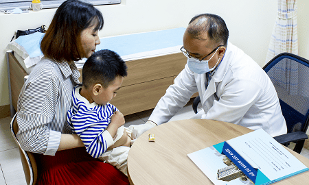 Trẻ bị viêm bao quy đầu phải làm sao ? 